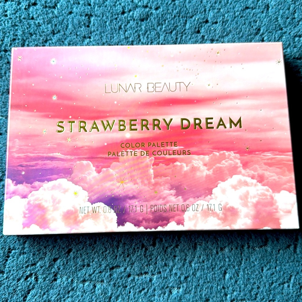 Lunar Beauty Strawberry Dream Palette